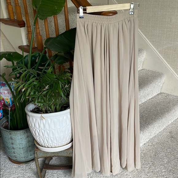Elegant Beige Sheer Flowing Ballerina Maxi Skirt - Picture 1 of 13